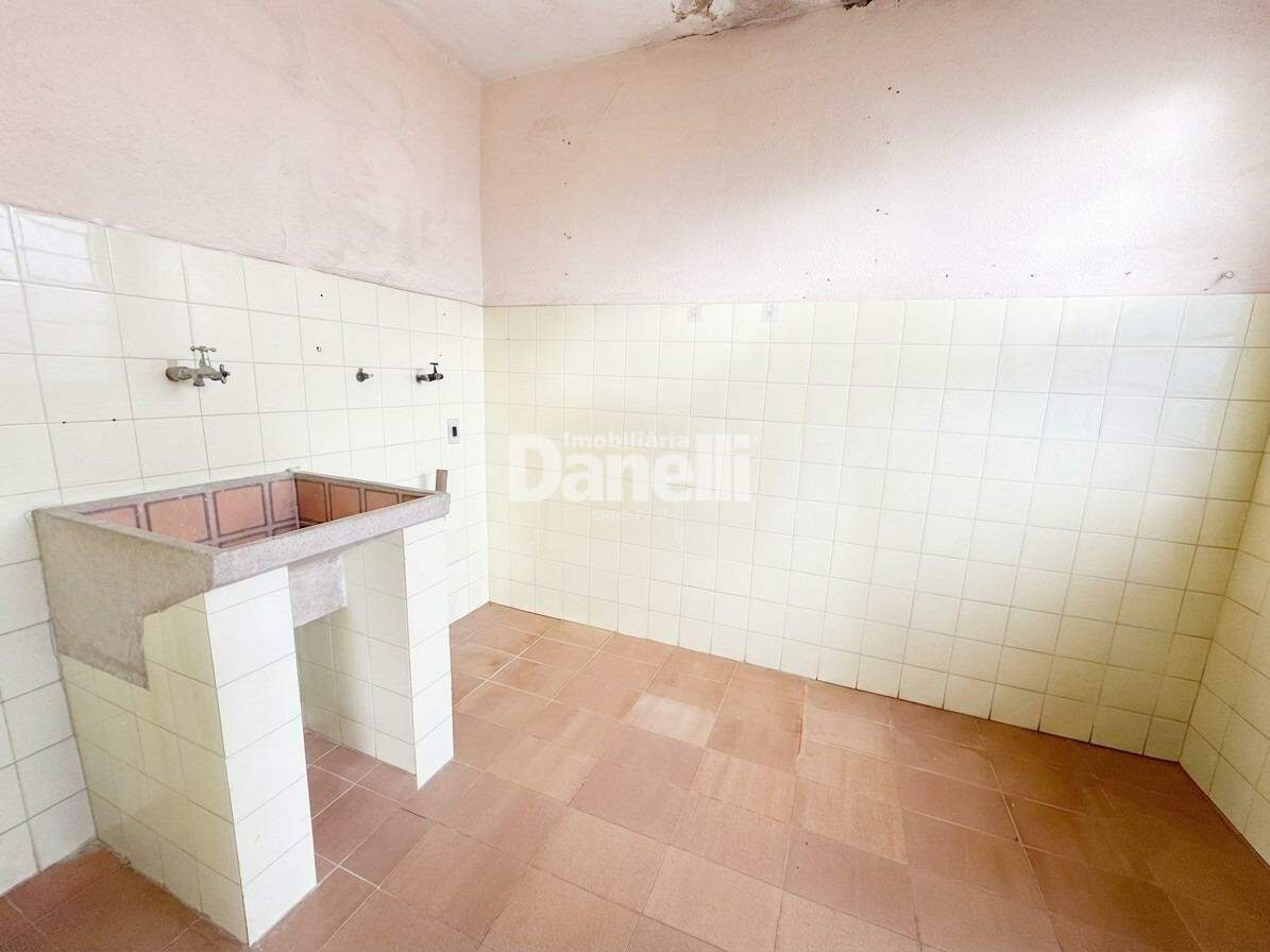 Casa à venda no Jardim Independência: Área de Serviço