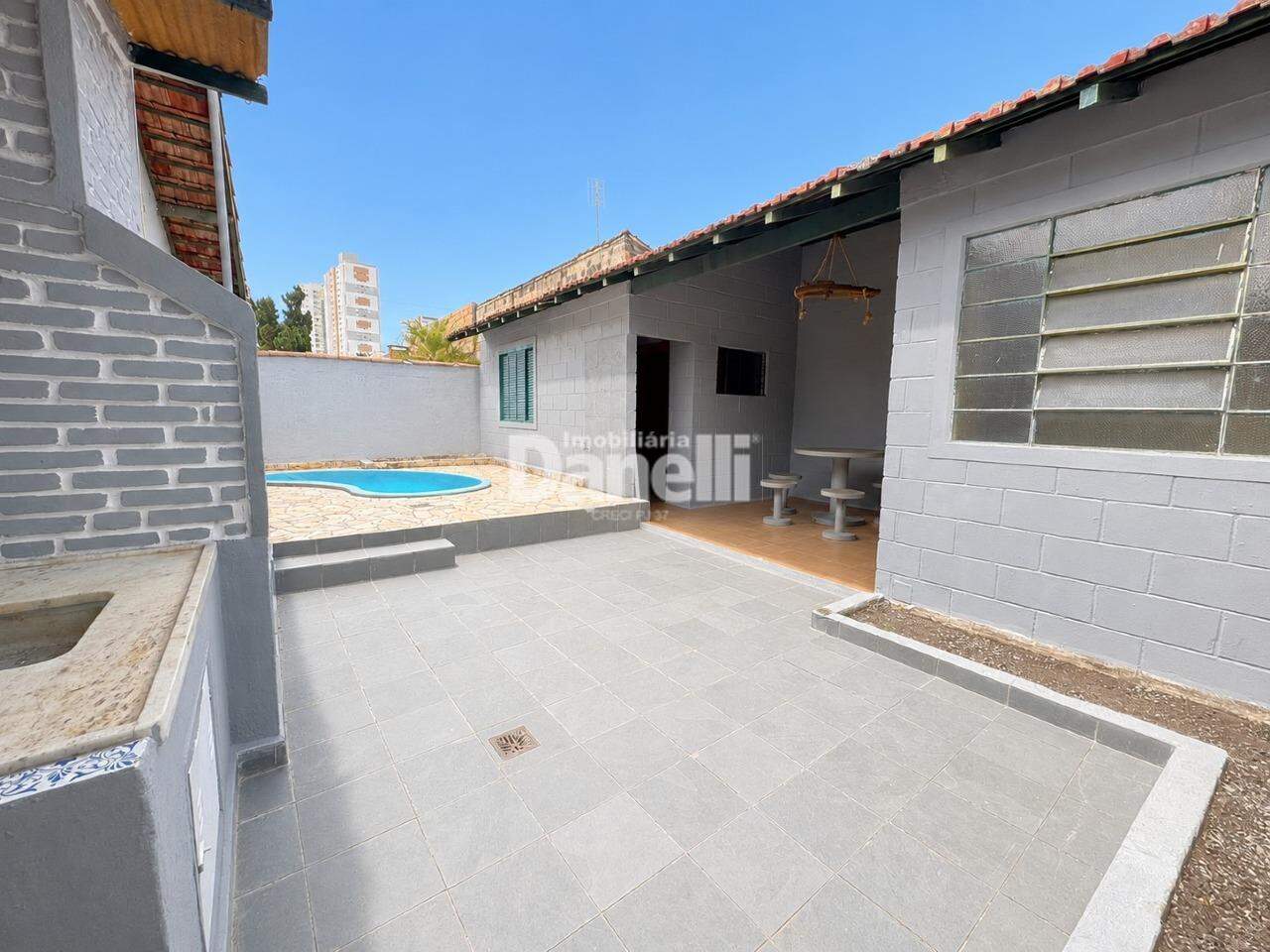 Casa à venda no Jardim Independência: Área Externa com Piscina