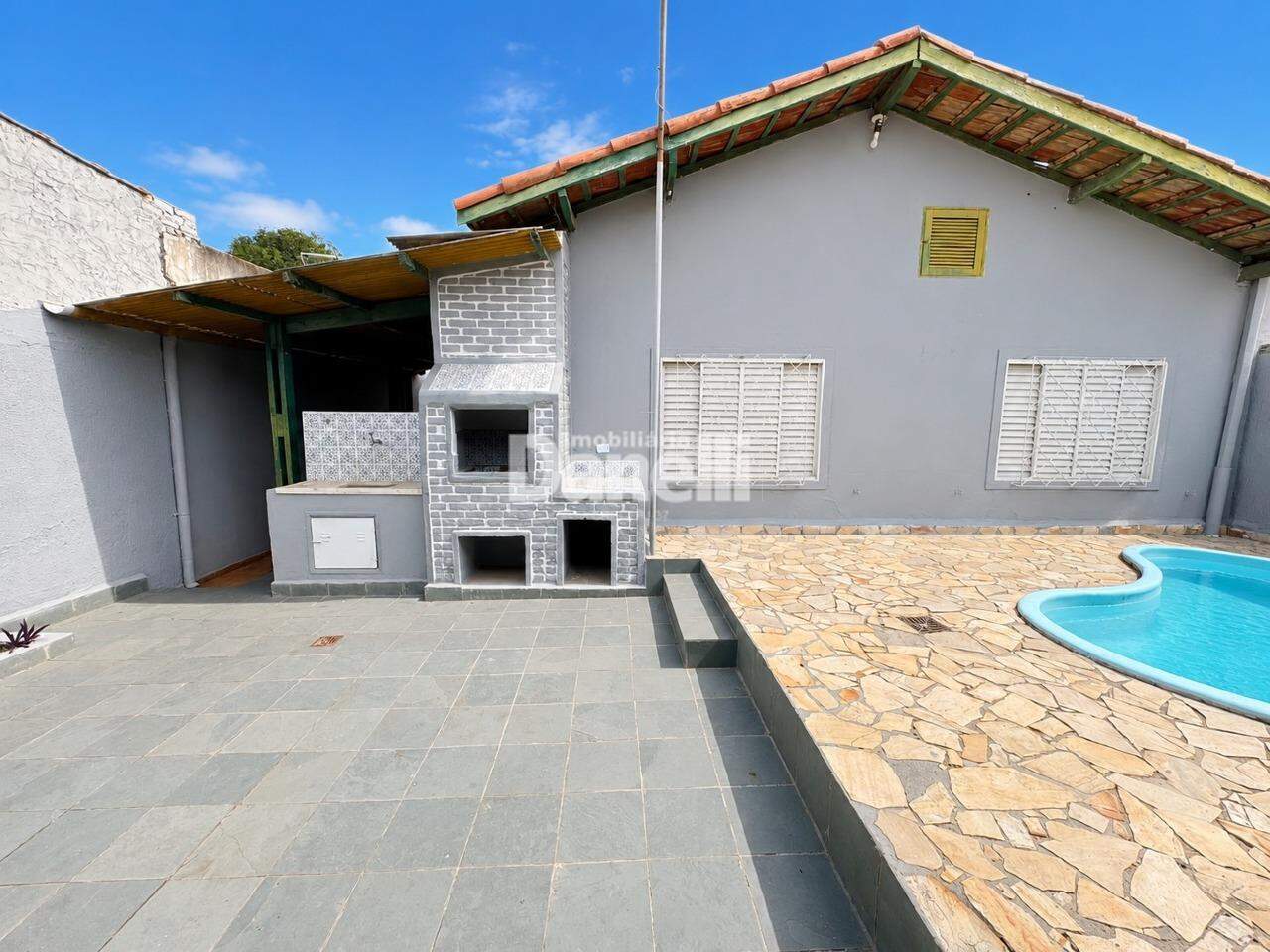 Casa à venda no Jardim Independência: Área externa com Piscina e Churrasqueira