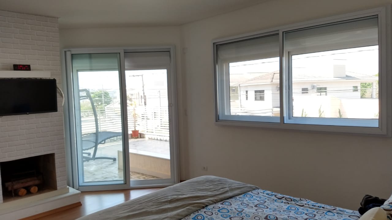 Casa em Condomínio à venda no Caminho Novo: 