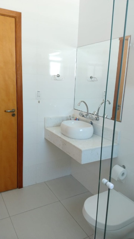 Casa em Condomínio à venda no Caminho Novo: 