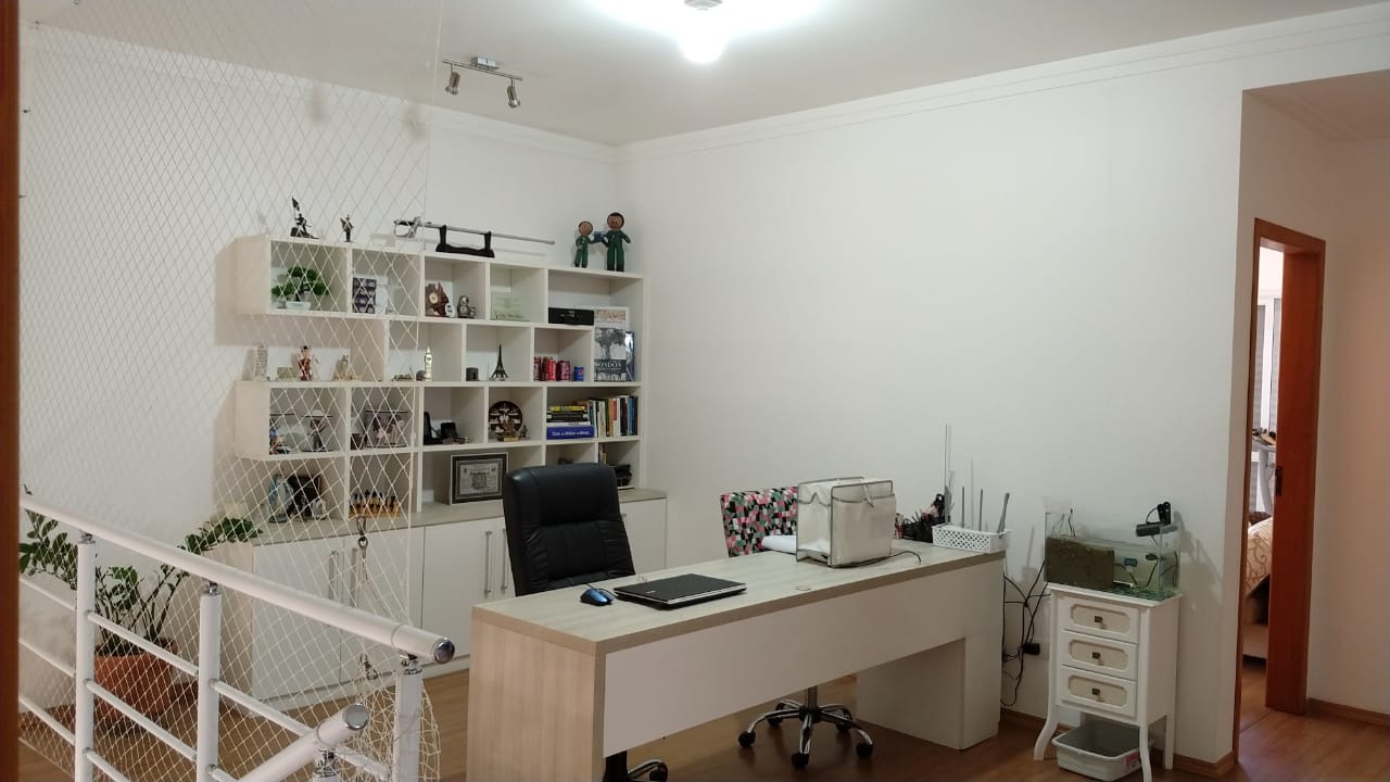 Casa em Condomínio à venda no Caminho Novo: 