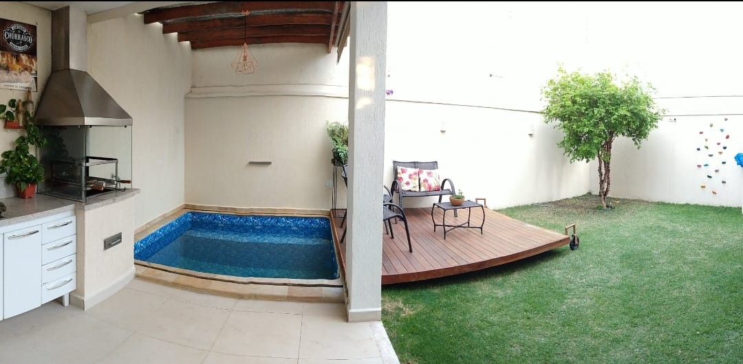 Casa em Condomínio à venda no Caminho Novo: 