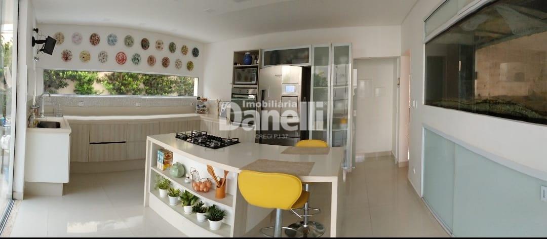 Casa em Condomínio à venda no Caminho Novo: 