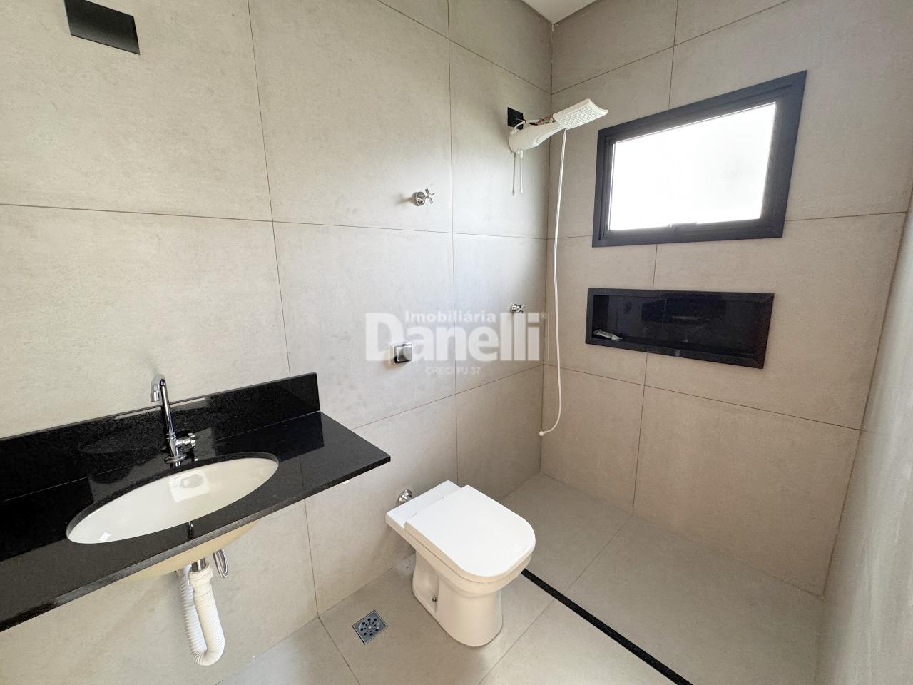 Casa em Condomínio à venda no Areao: 