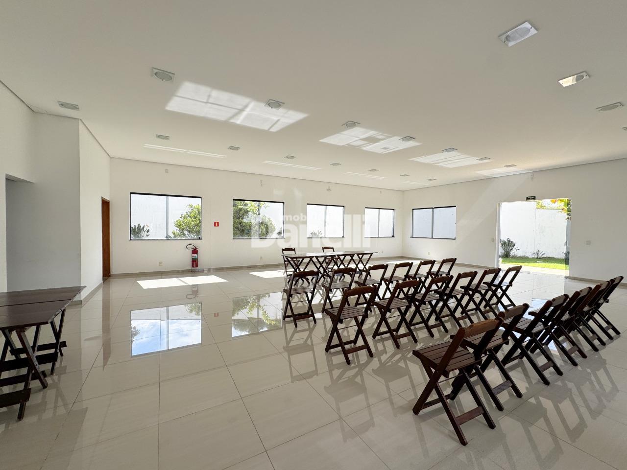 Casa em Condomínio à venda no Areao: 