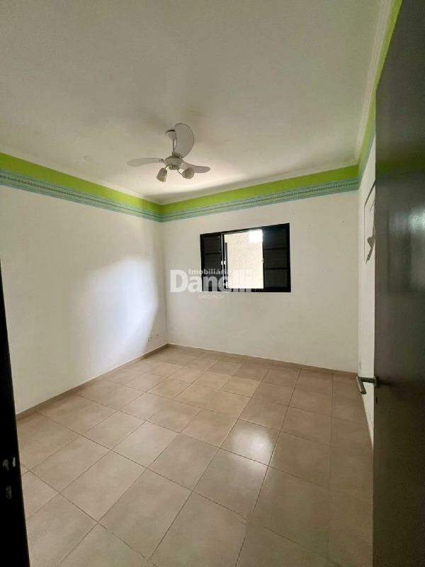 Casa em Condomínio à venda no Parque Santo Antônio: 