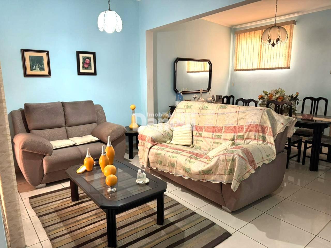 Casa à venda no Centro: 