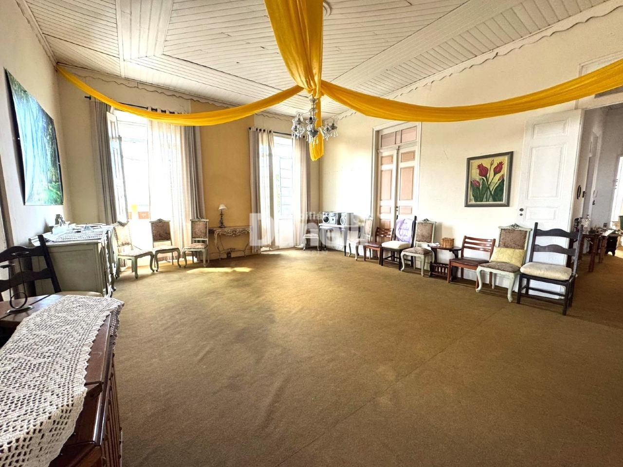 Sobrado à venda no Centro: 