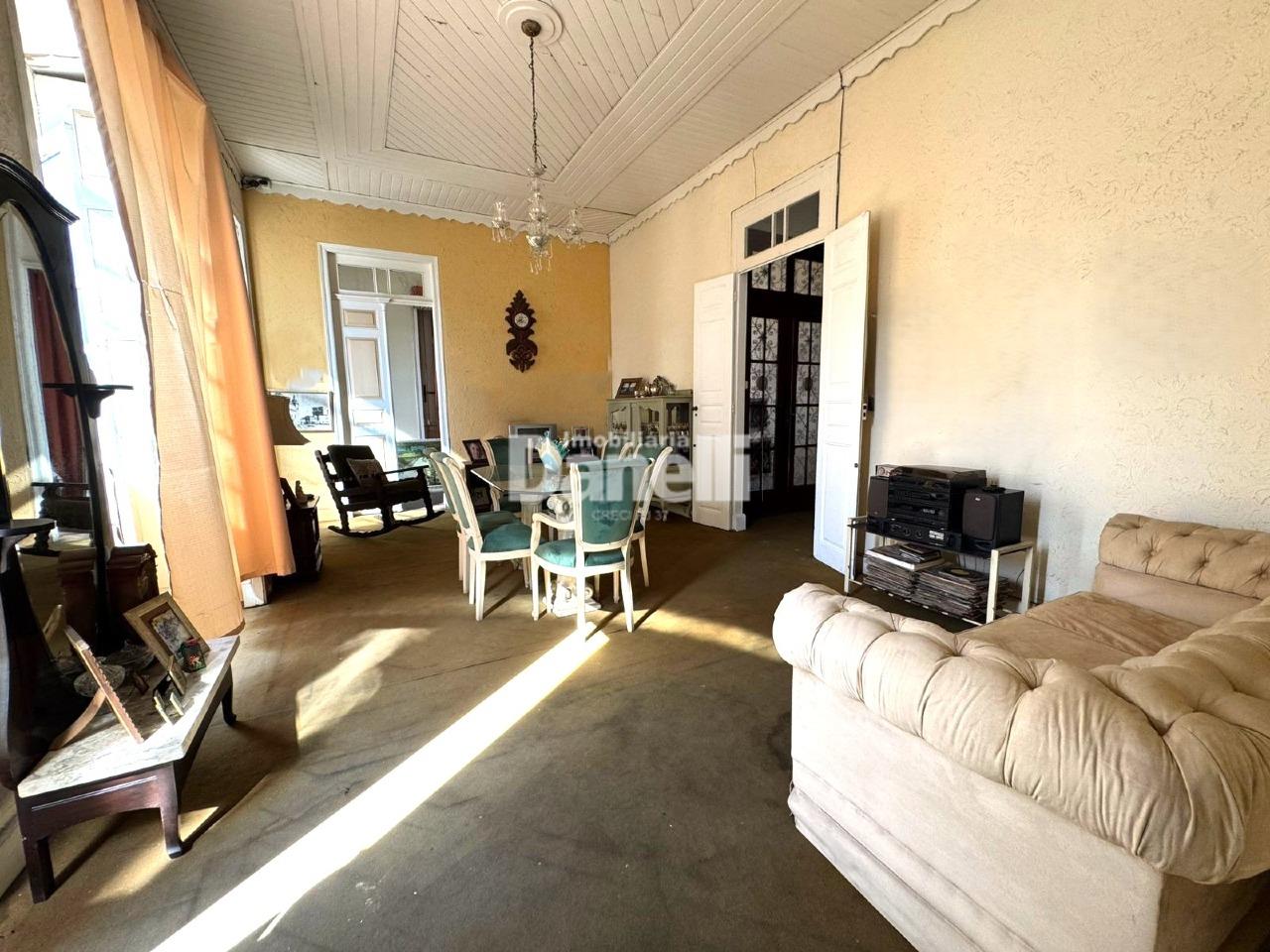 Sobrado à venda no Centro: 