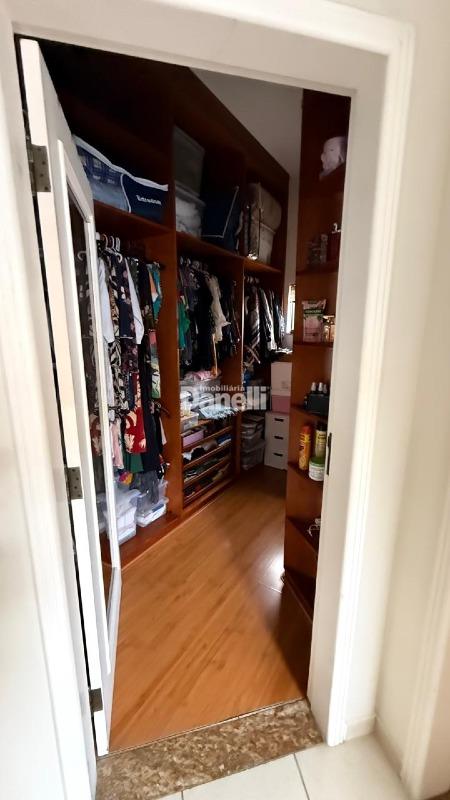 Casa em Condomínio à venda no Condomínio Village Taubaté: closet suite master 