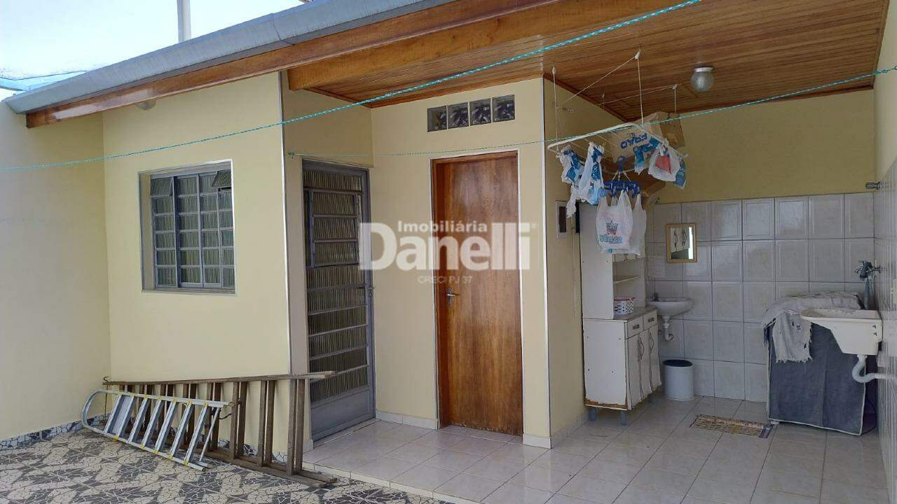 Casa em Condomínio à venda no Areao: 