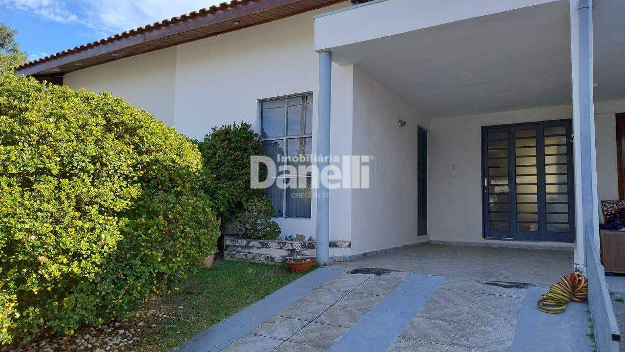 Casa em Condomínio à venda no Areao: 