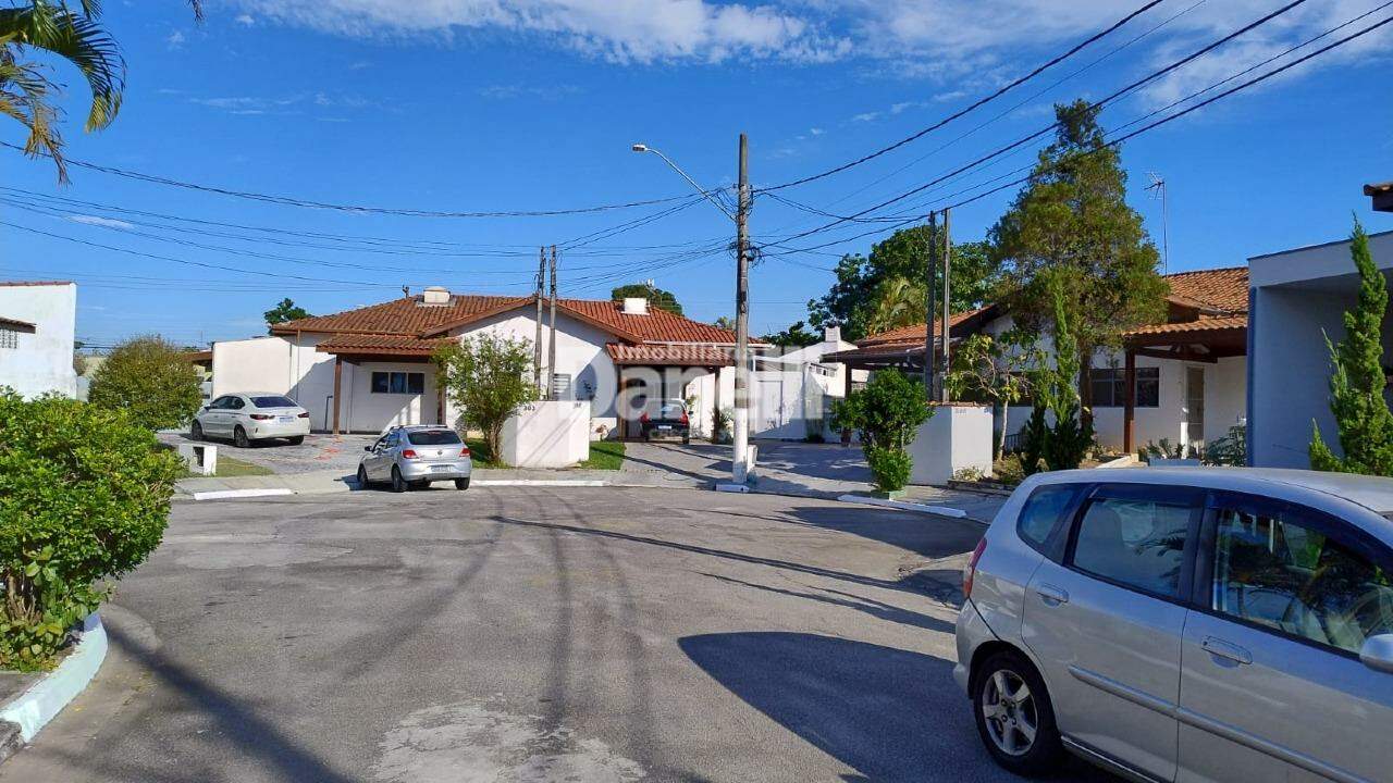 Casa em Condomínio à venda no Areao: 