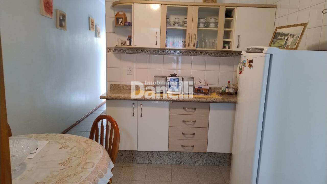 Casa em Condomínio à venda no Areao: 