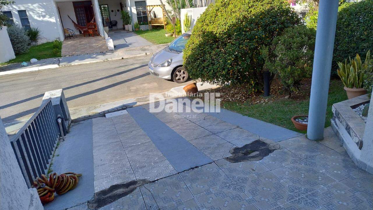 Casa em Condomínio à venda no Areao: 