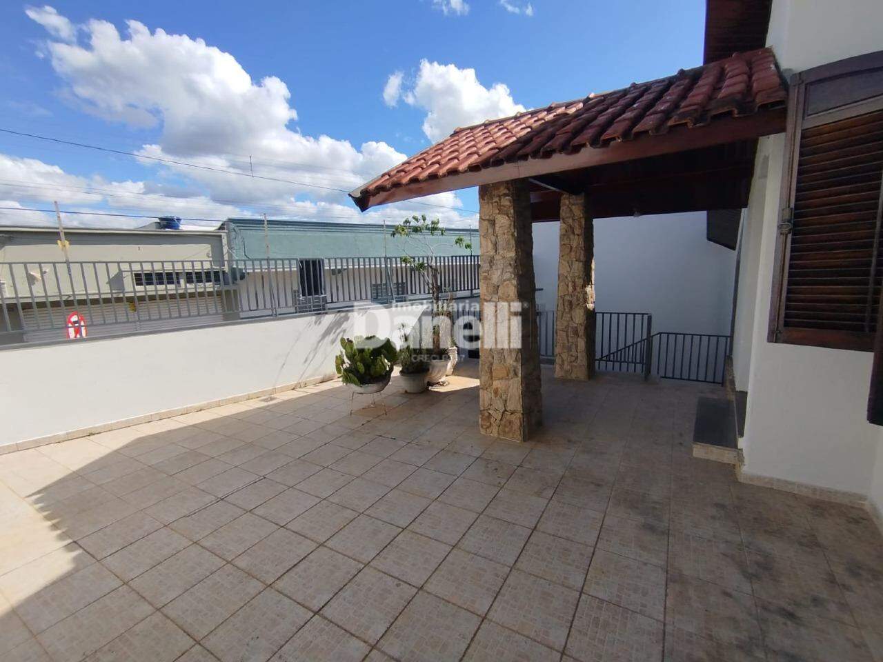 Casa para aluguel no Centro: 