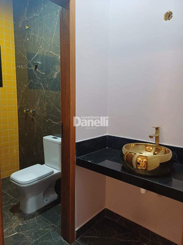 Casa em Condomínio à venda no Quiririm: 