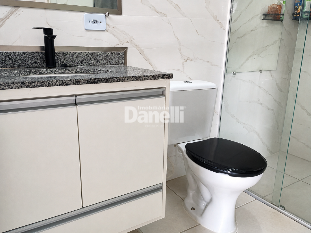 Apartamento à venda no Areao: Banheiro Suite