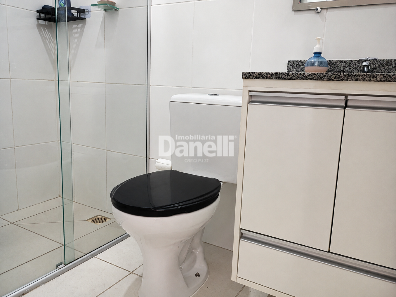 Apartamento à venda no Areao: Banheiro Social