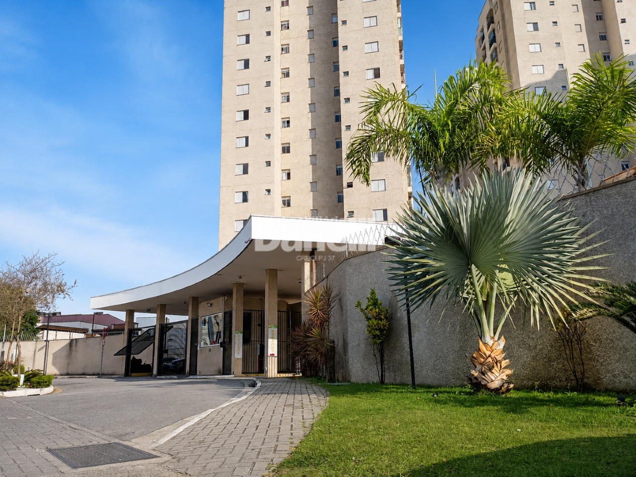 Apartamento à venda no Areao: Portaria lado externo