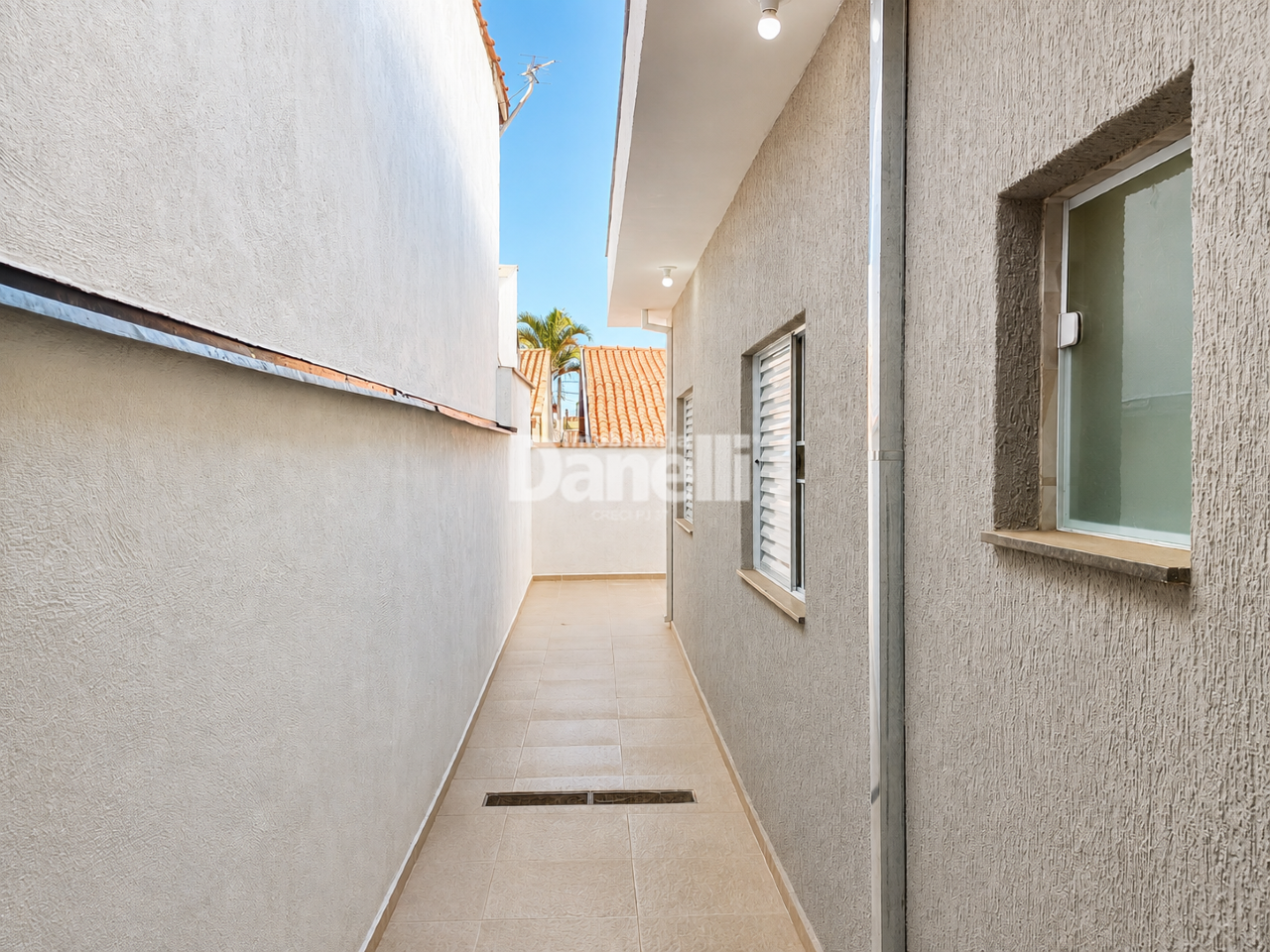 Casa à venda no Morada dos Nobres: Corredor de Acesso aos Fundos