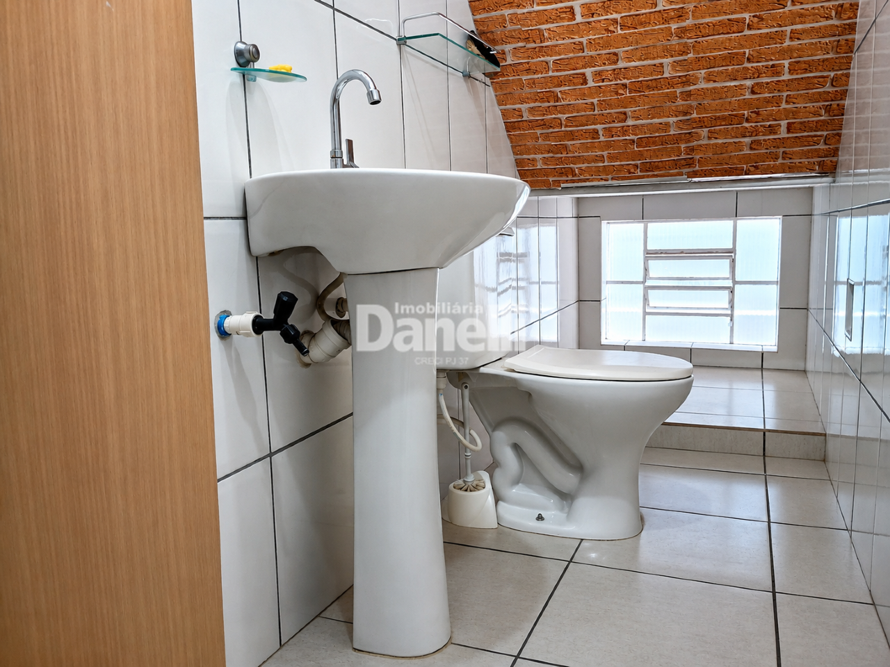 Sobrado à venda no Centro: Lavabo Térreo