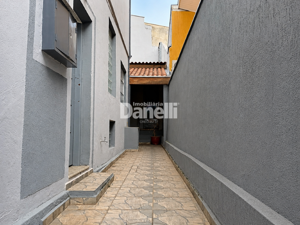 Sobrado à venda no Centro: Corredor Lateral