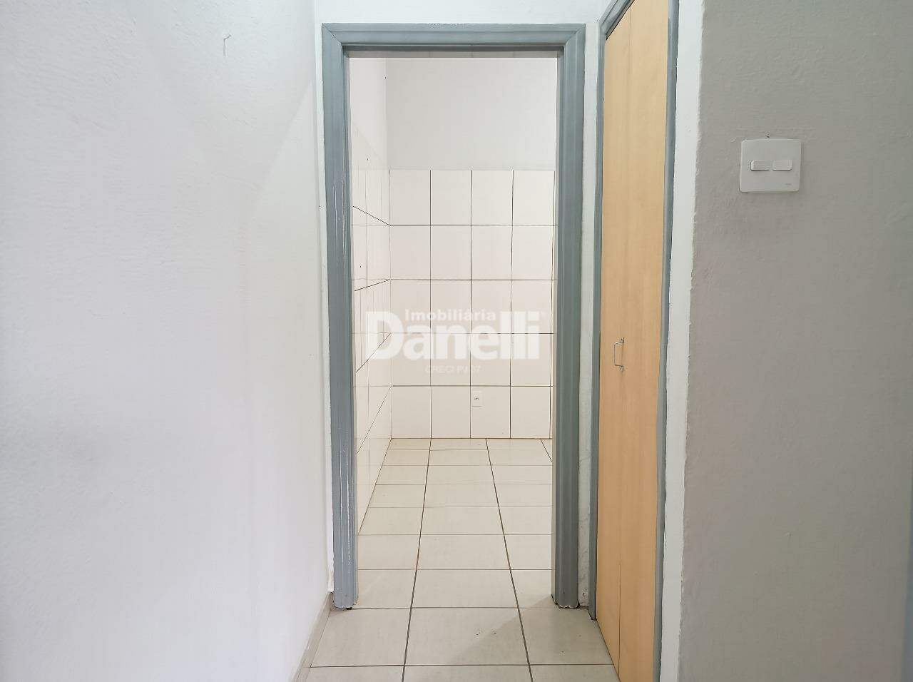 Sobrado à venda no Centro: Corredor Térreo