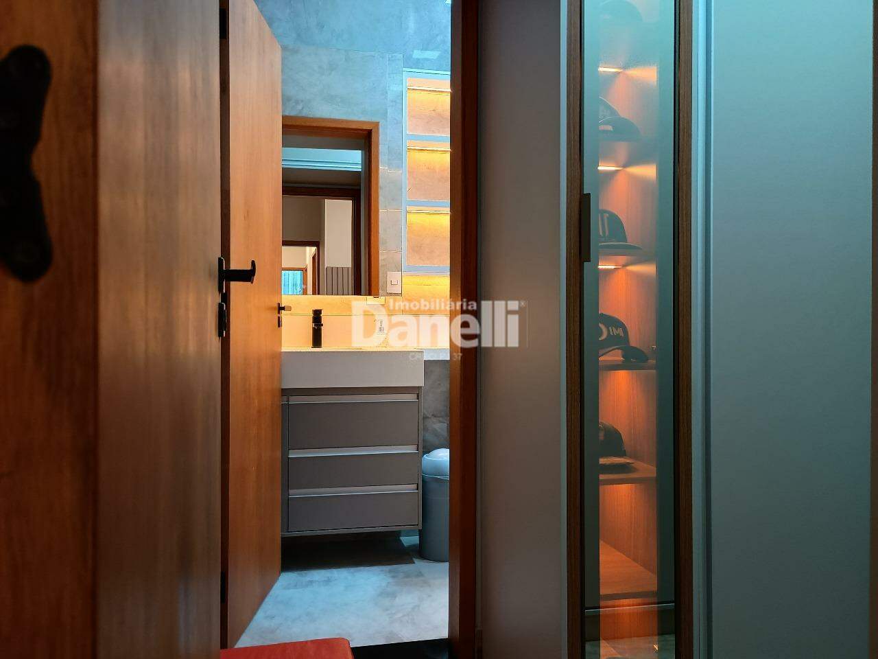 Casa à venda no Jardim do Lago I: Closet