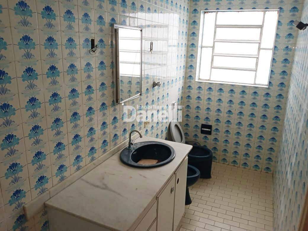Prédio para aluguel no Centro: 