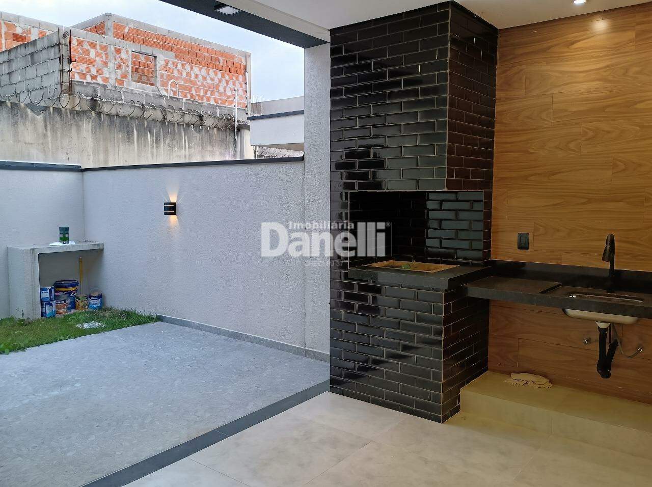 Casa em Condomínio à venda no Vale dos Cristais: Área Gourmet