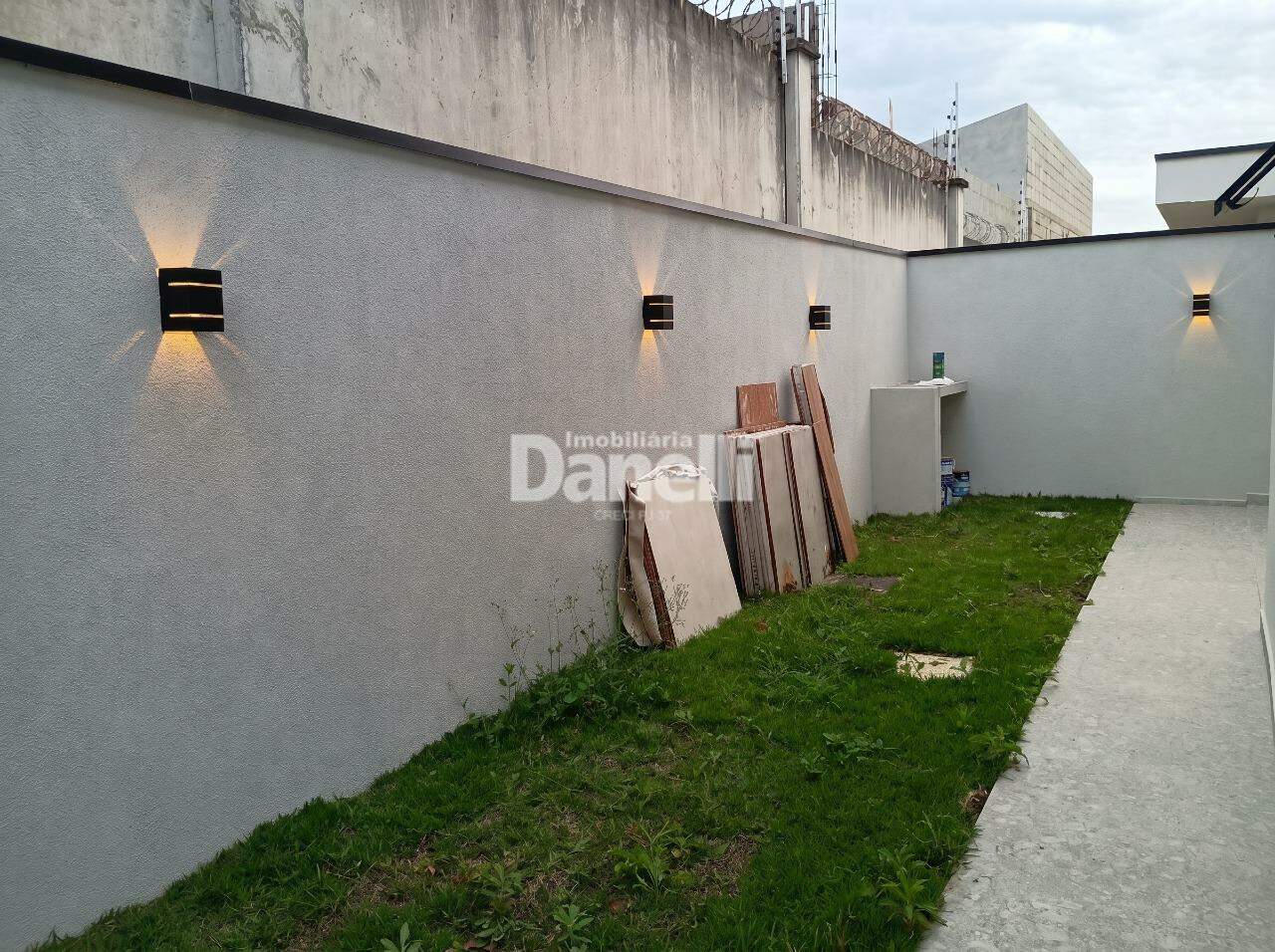 Casa em Condomínio à venda no Vale dos Cristais: Quintal