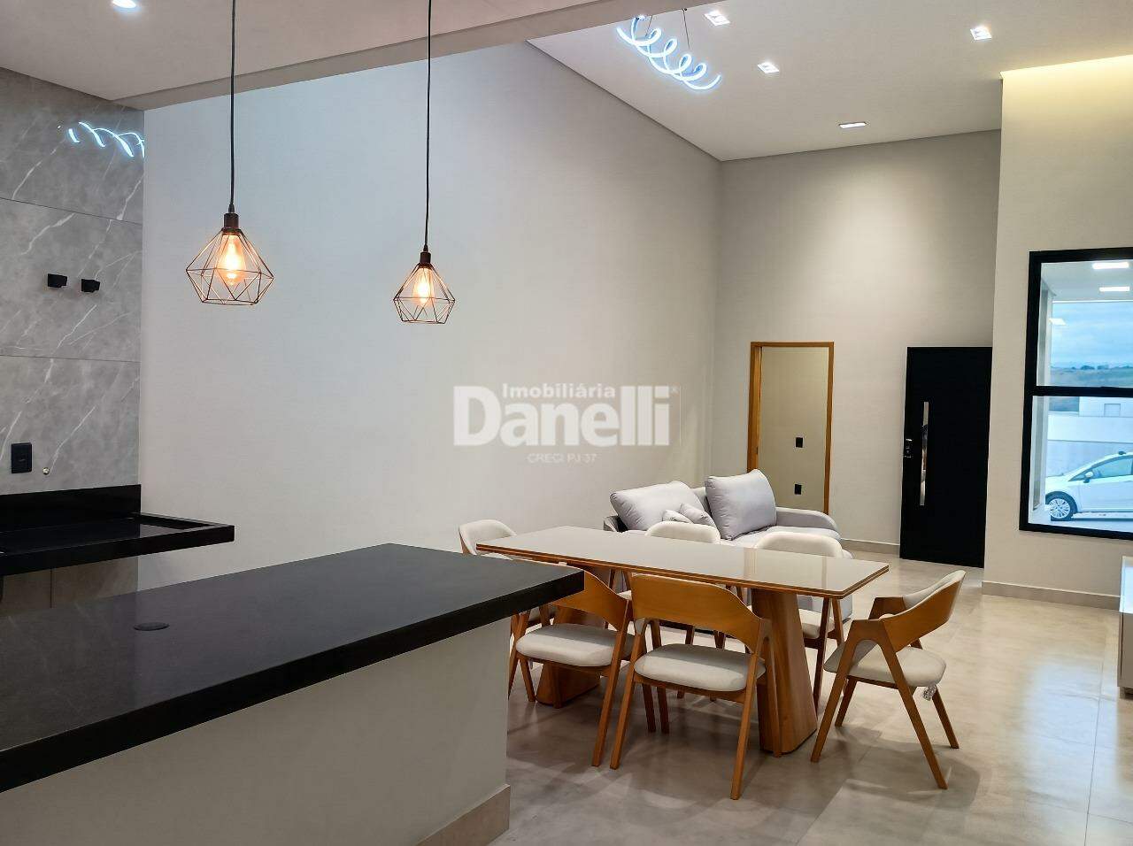 Casa em Condomínio à venda no Vale dos Cristais: Sala e Cozinha Integrada