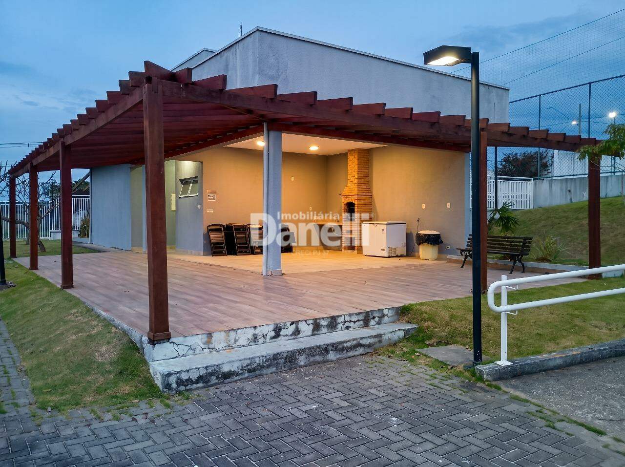 Casa em Condomínio à venda no Vale dos Cristais: Quiosque com Churrasqueira