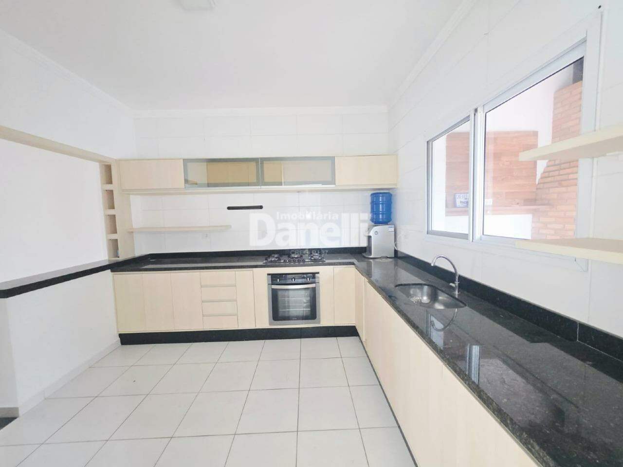Casa em Condomínio à venda no Vila Areão: 