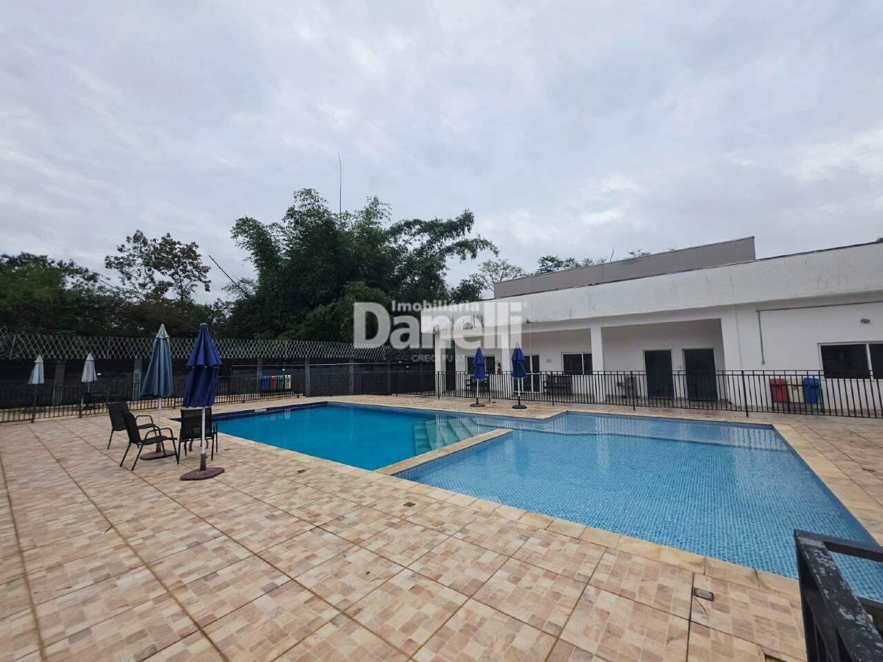 Casa em Condomínio à venda no Vila Areão: 