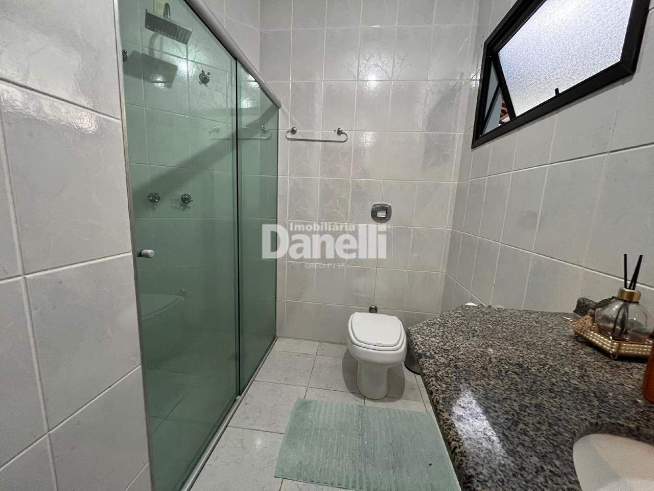Casa em Condomínio à venda no Parque São Luís: Banheiro Social