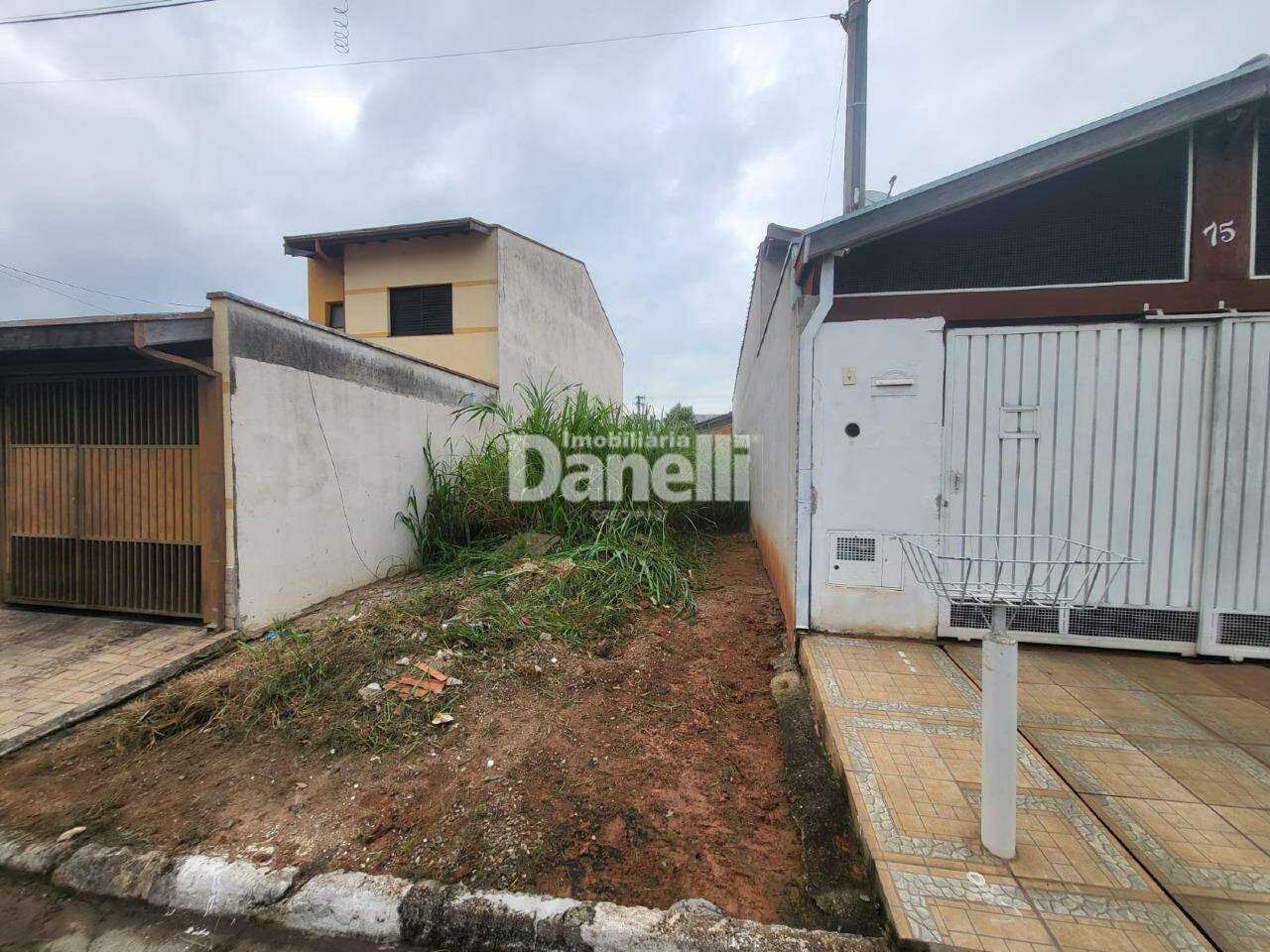 Lote à venda no Comercial e Residencial Jardim Mariana: 