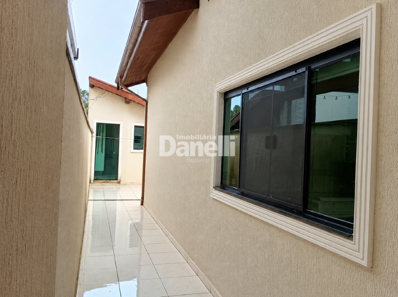 Casa em Condomínio à venda no Condominio Residencial Real Ville: Corredor lateral