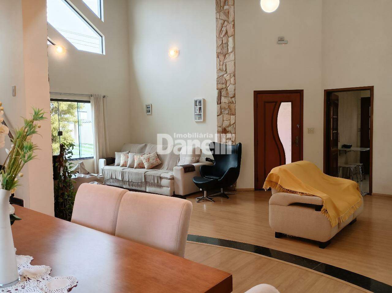 Casa em Condomínio à venda no Condominio Residencial Real Ville: Sala de estar