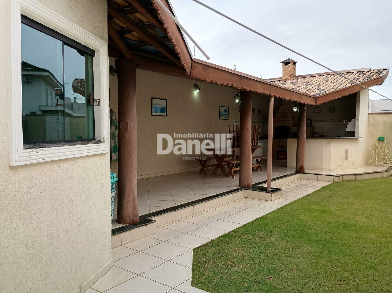 Casa em Condomínio à venda no Condominio Residencial Real Ville: Área de Serviço + Espaço Gourmet
