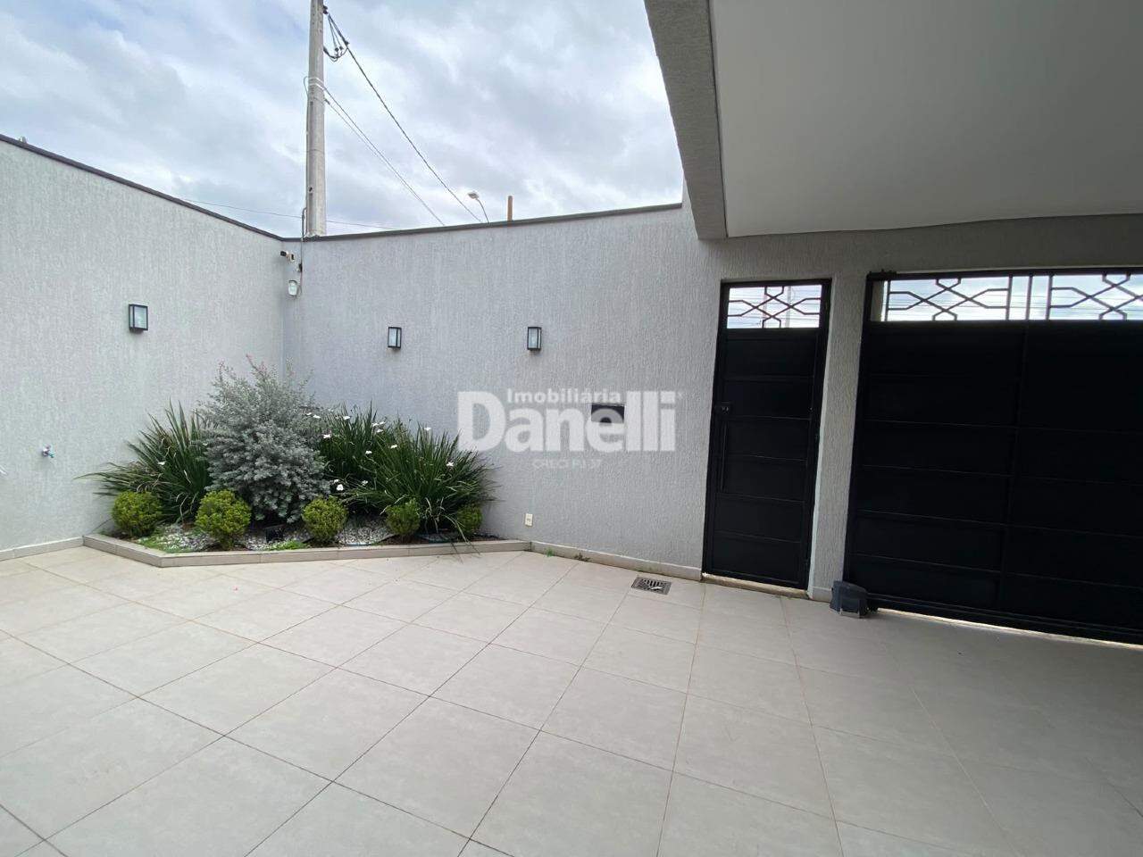 Casa à venda no Jardim Independência: garagem lateral