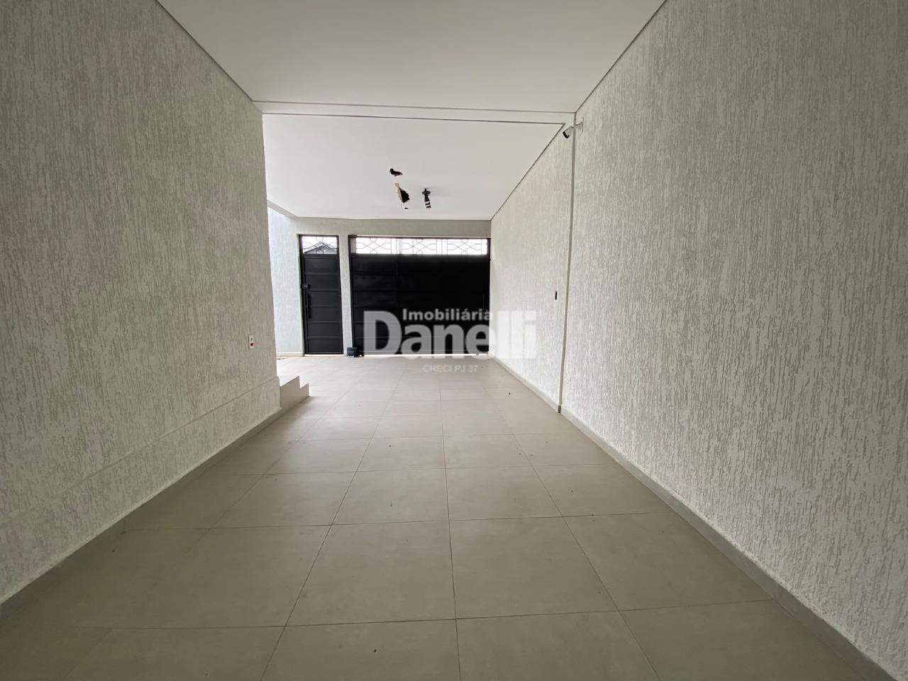 Casa à venda no Jardim Independência: garegem coberta