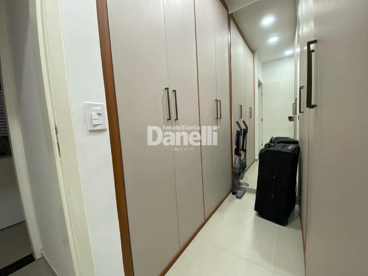 Casa à venda no Jardim Independência: closet