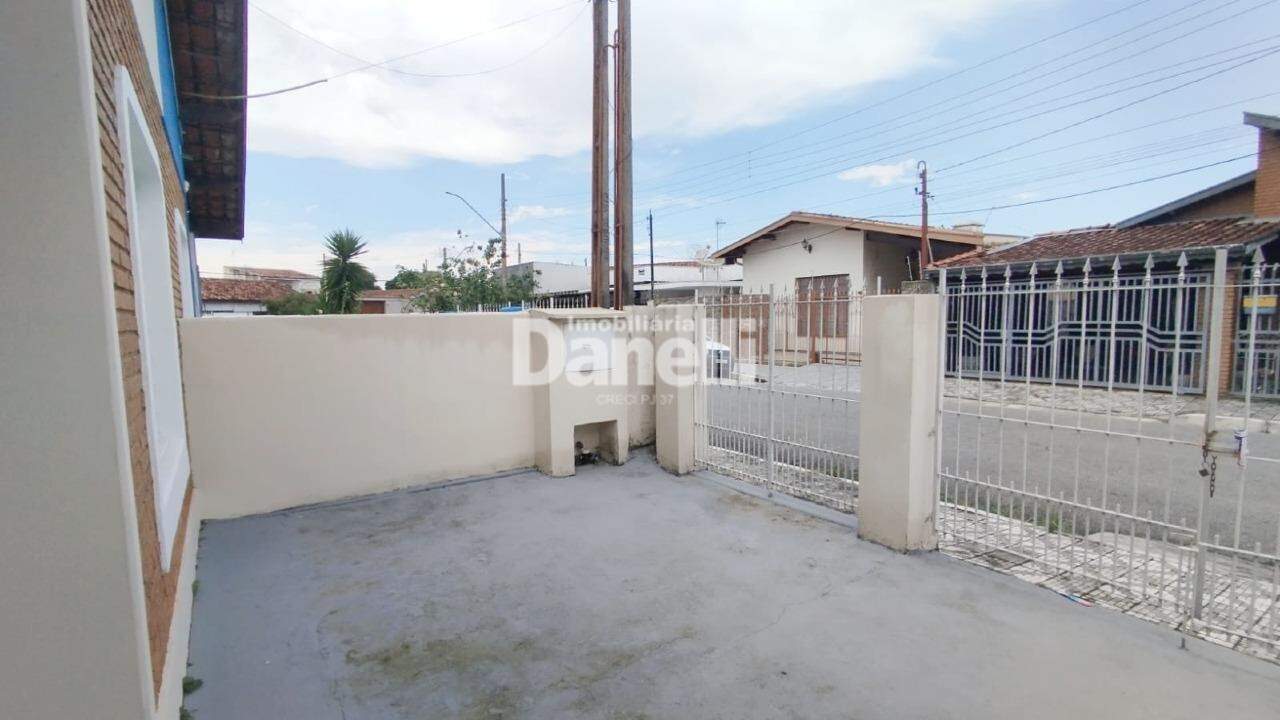 Casa para aluguel no Loteamento Jardim Bom Jesus: 