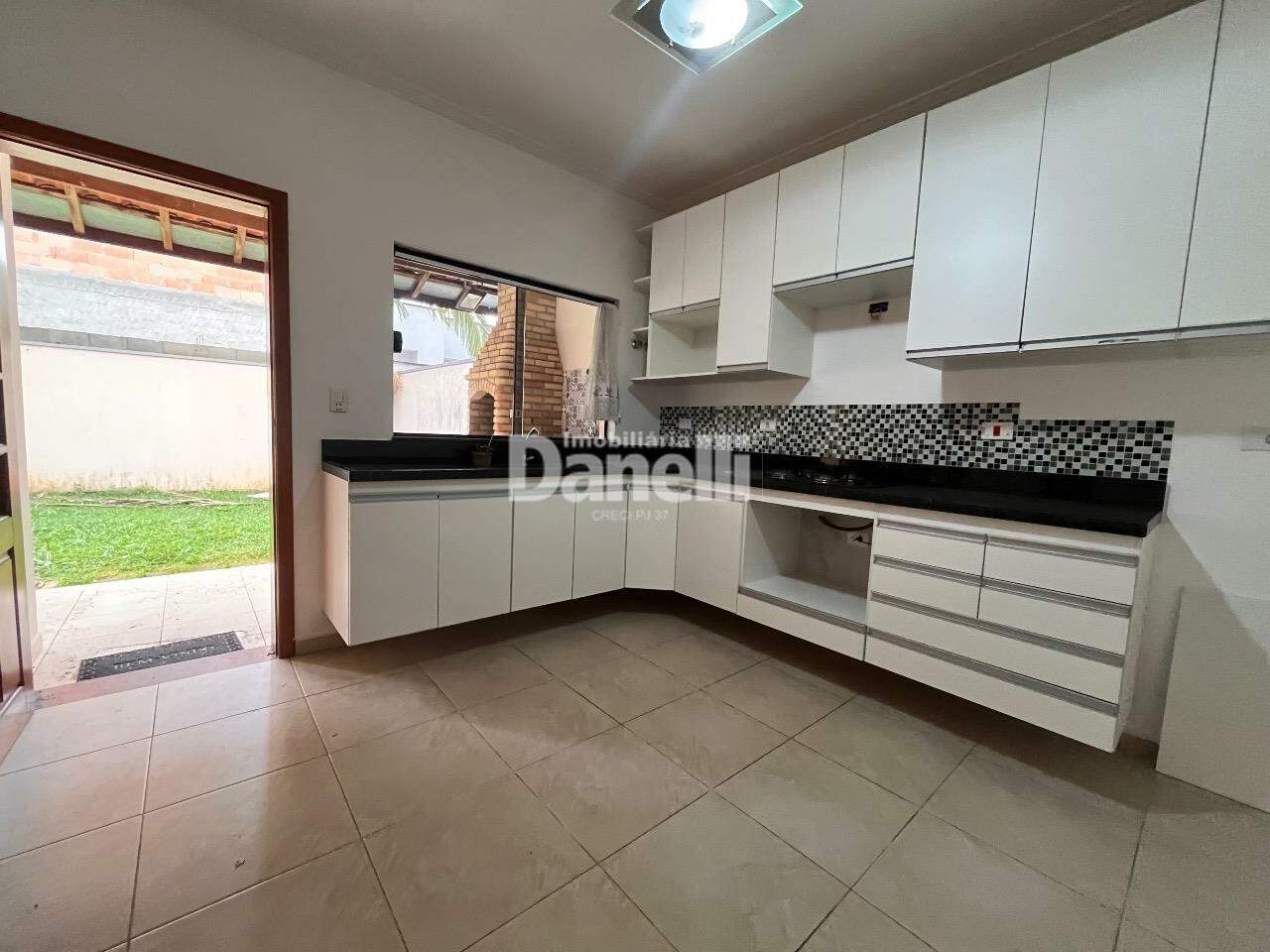 Sobrado à venda no Loteamento Residencial Campos do Conde II: 