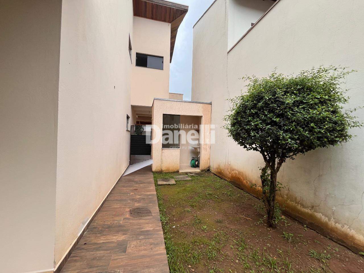 Sobrado à venda no Loteamento Residencial Campos do Conde II: 