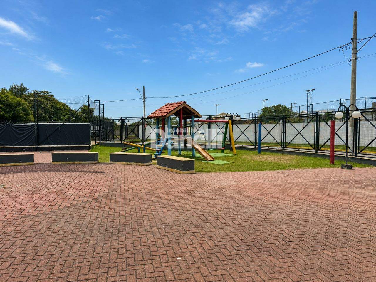 Sobrado à venda no Loteamento Residencial Campos do Conde II: 