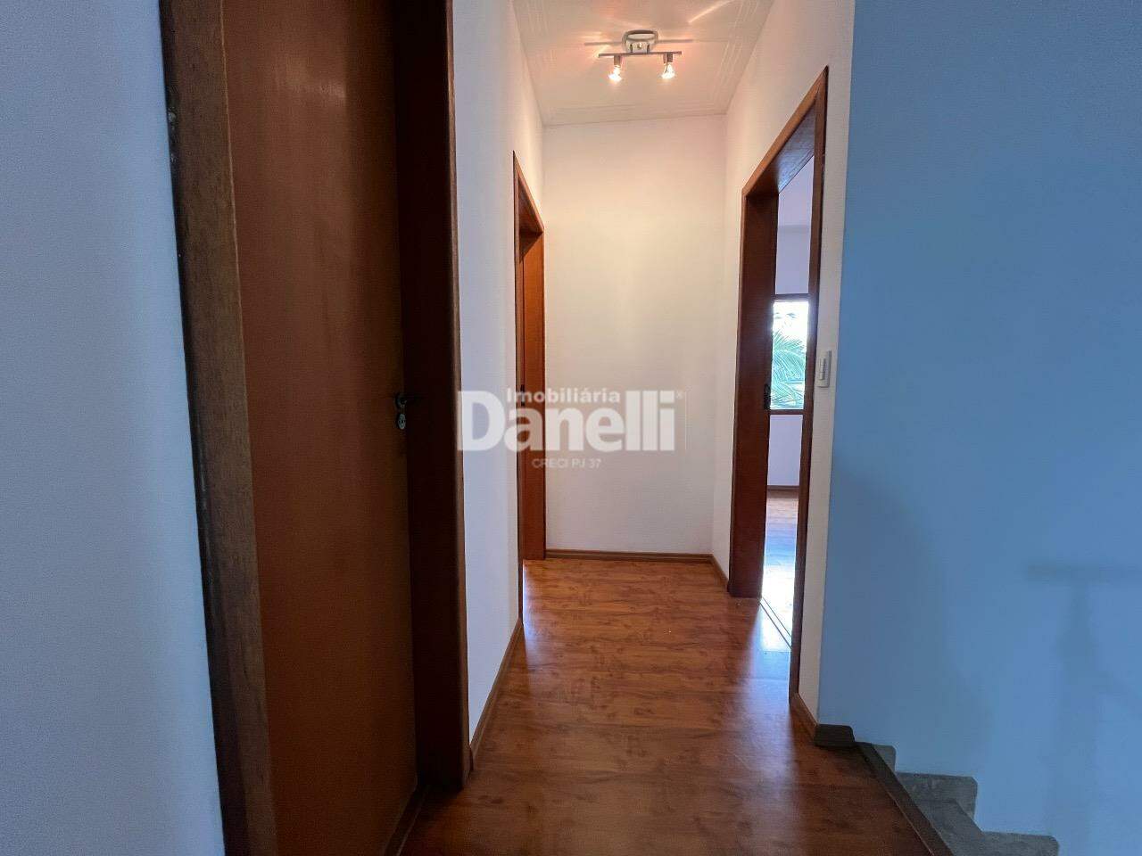 Sobrado à venda no Loteamento Residencial Campos do Conde II: 